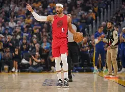 掘金NBA战胜波特兰开拓者约基奇勾手制胜(掘金球员约基奇)